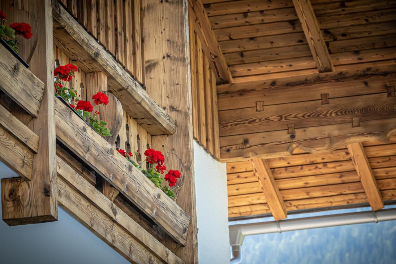 Home-Hotel Salzberg Berchtesgaden Exteriér fotografie Detail of the house