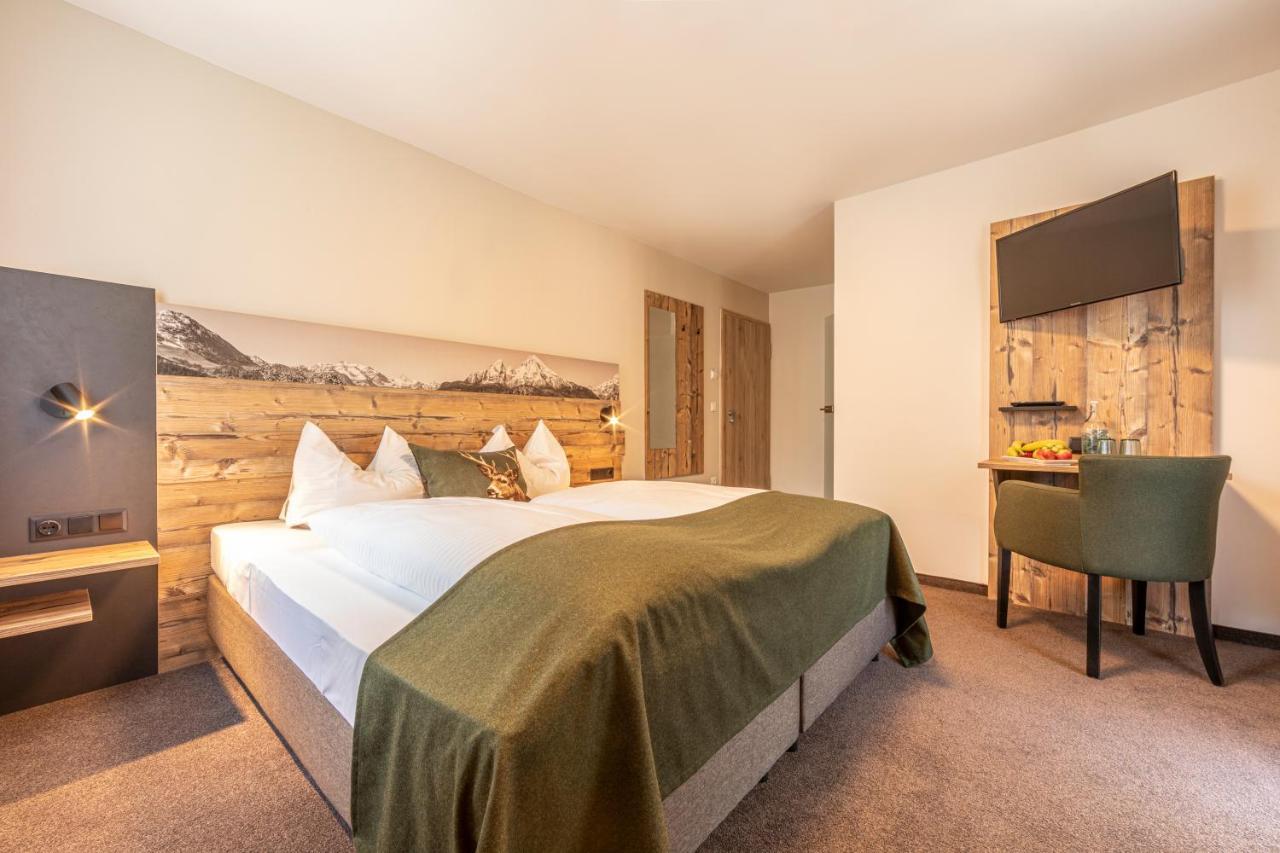 Home-Hotel Salzberg Berchtesgaden Exteriér fotografie A typical room at the Hotel Garni Alpenblick